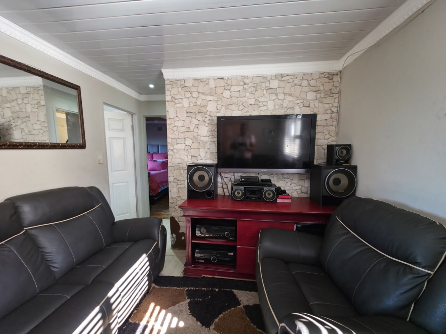 2 Bedroom Property for Sale in Devon Park Western Cape